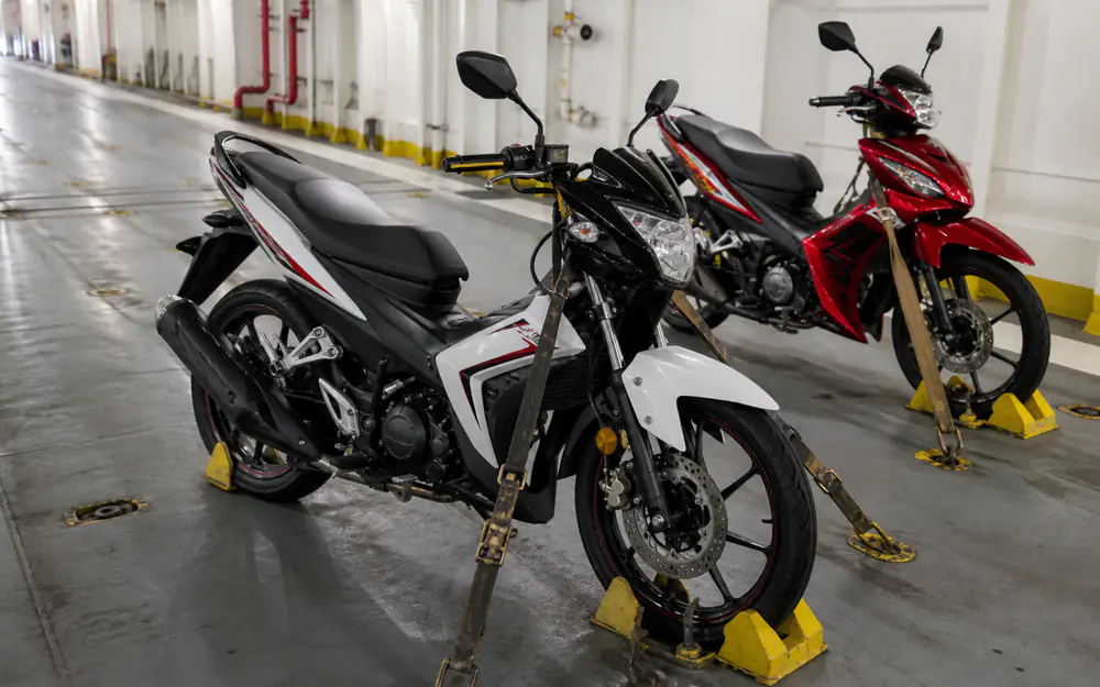 Motosikal diikat untuk pelayaran RORO ke Sabah